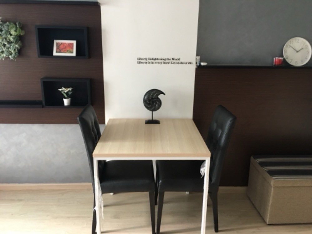 คอนโด Elio Del Ray (เอลลิโอ เดลเรย์) Low Rise โซนพื้นที่ BTS ปุณณวิถี ขายพร้อมผู้เช่าห้องแบบ 1ห้องนอน 1ห้องน้ำ ขนาด 26 ตร.ม. ชั้น 5 อาคาร B วิวสระว่ายน้ำ ขาย 1.75 ล้านบาท (รวมโอน)