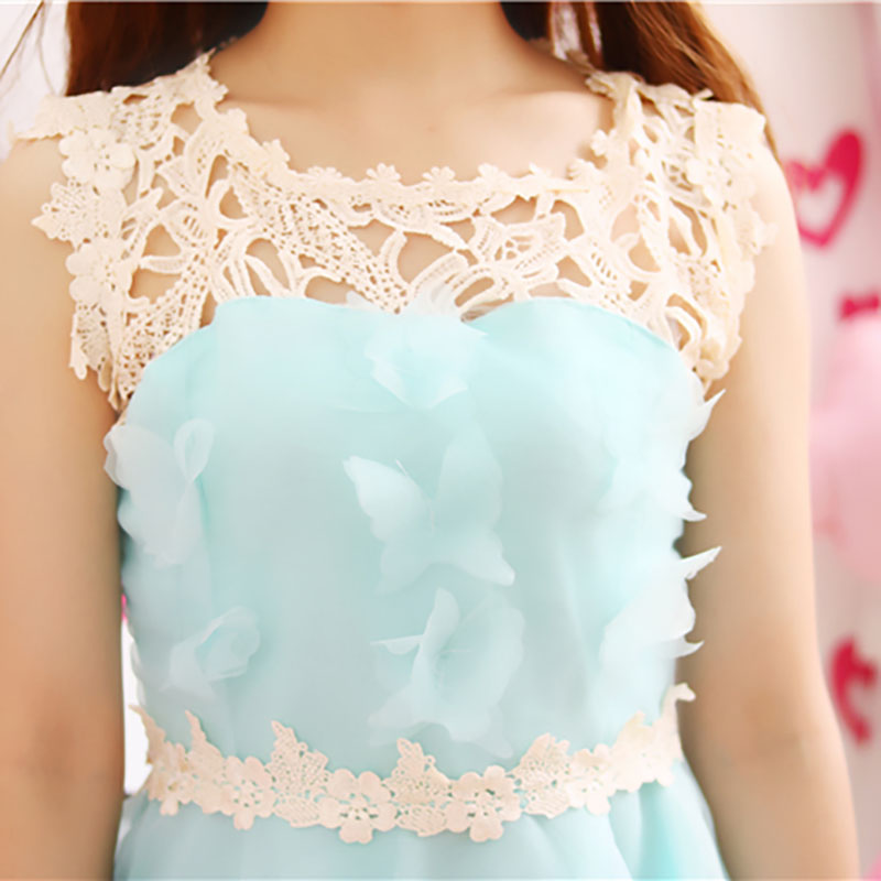 kudapy เดรสสั้นสีฟ้าอ่อนอมเขียว ผ้าแก้ว ส่วนไหล่เป็นผ้าลูกไม้สีครีม แขนกุด กระโปรงทรงเอ