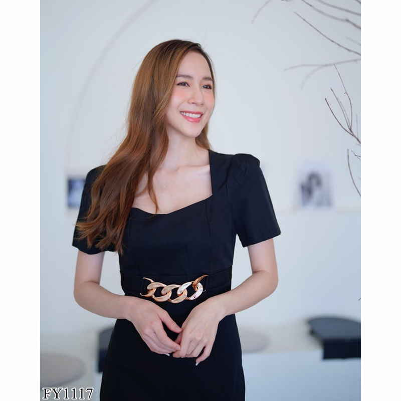 kudapy เดรสสั้นสีดำ/สีชมพู คอหัวใจคาดเอว