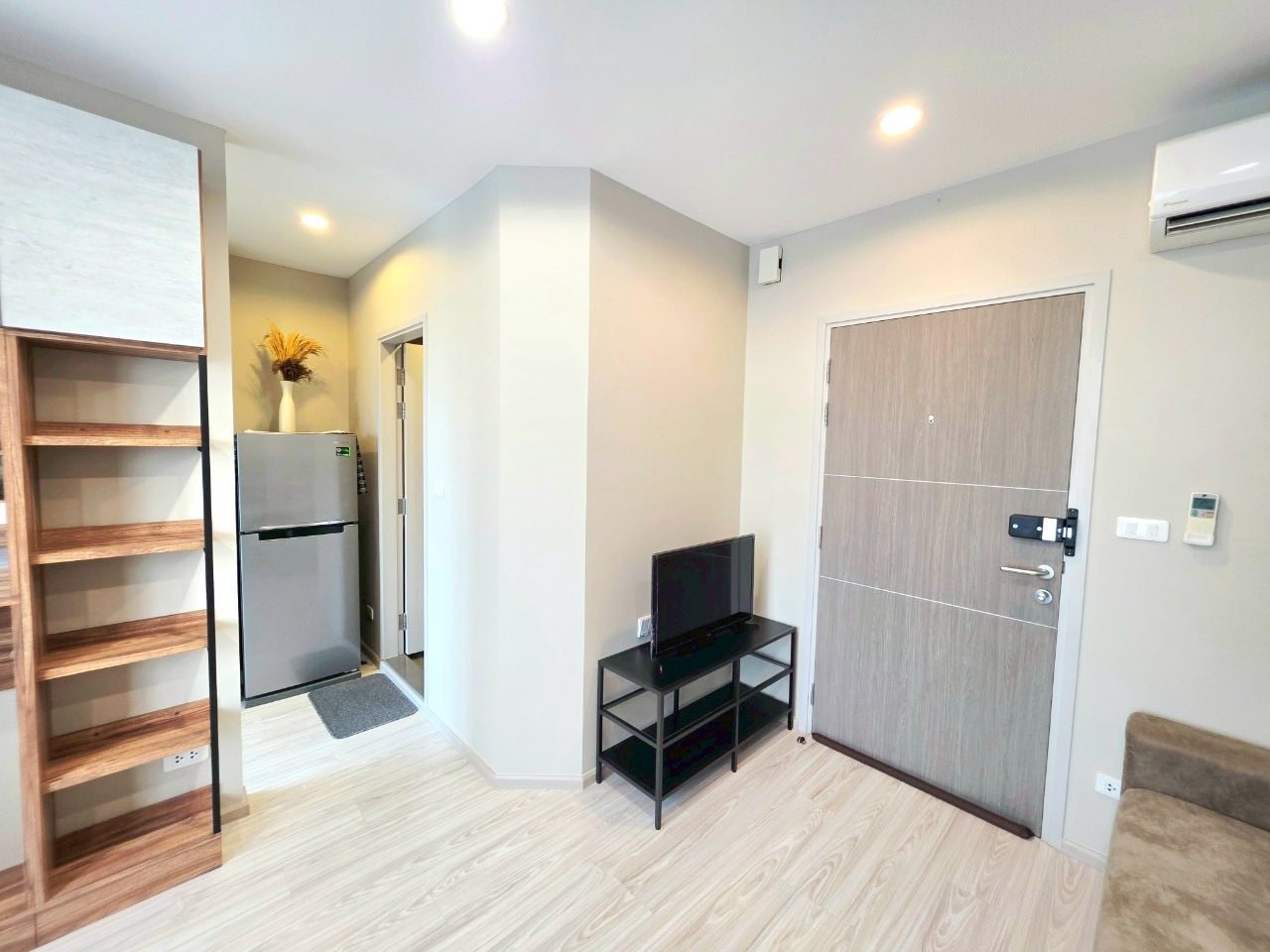 High Rise โซนพื้นที่ MRT บางซื่อ เตาปูน ให้เช่าห้องแบบ Studio 1ห้องน้ำ คอนโด IDEO Mobi Grand Interchange Bangsue (ไอดีโอ โมบิ แกรนด์ อินเตอร์เชนจ์ บางซื่อ) ขนาดห้อง 23 ตรม. ชั้น 10