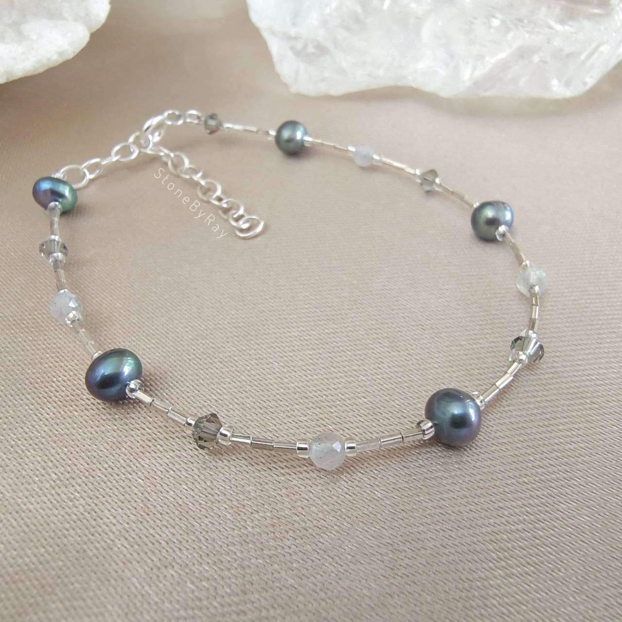 สร้อยข้อมือเงินไข่มุกสีเทากับลาบราโดไลท์ Pearl+Labradorite