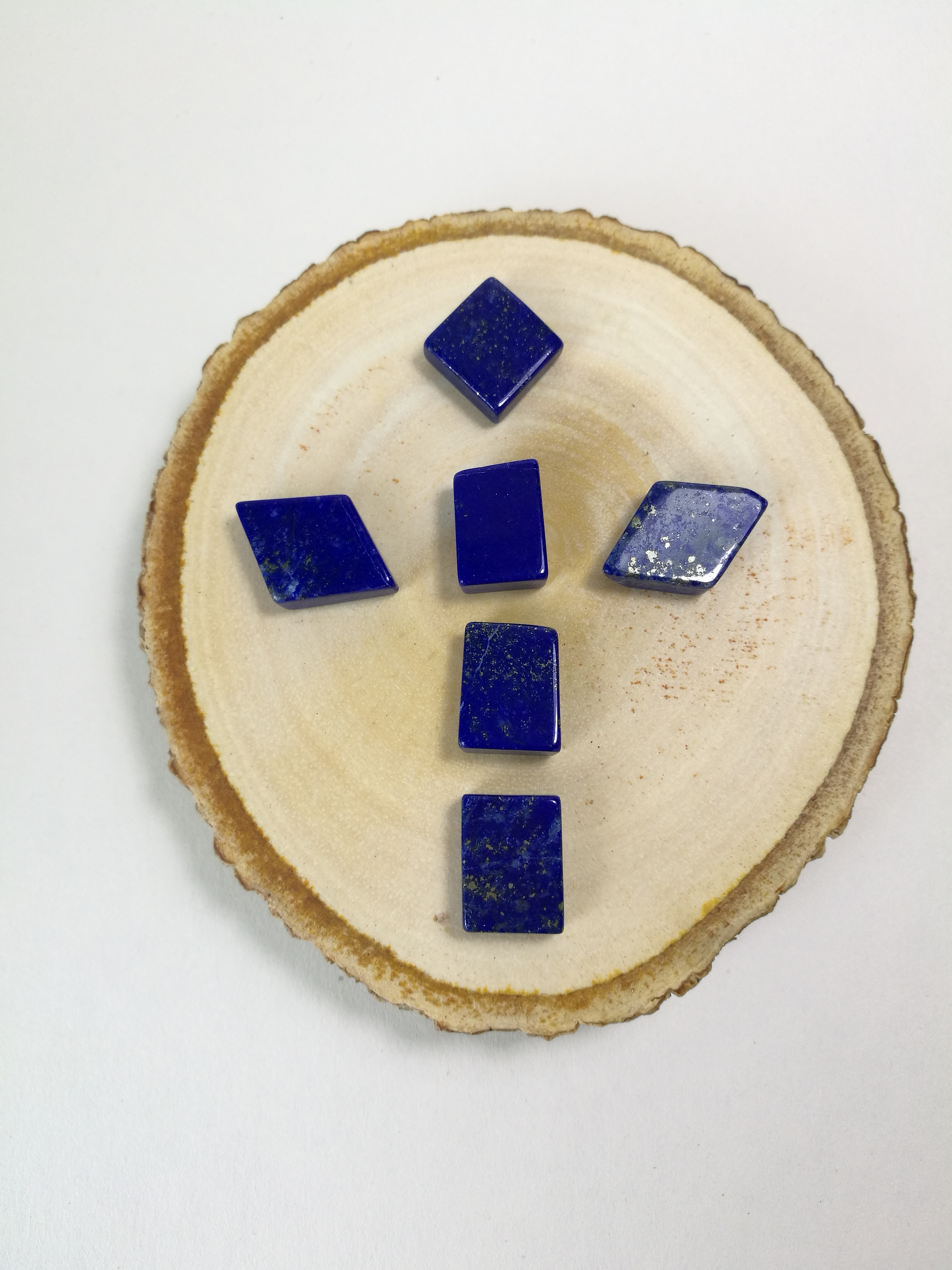 หินลาพิสลาซูลี (Lapis Lazuli)