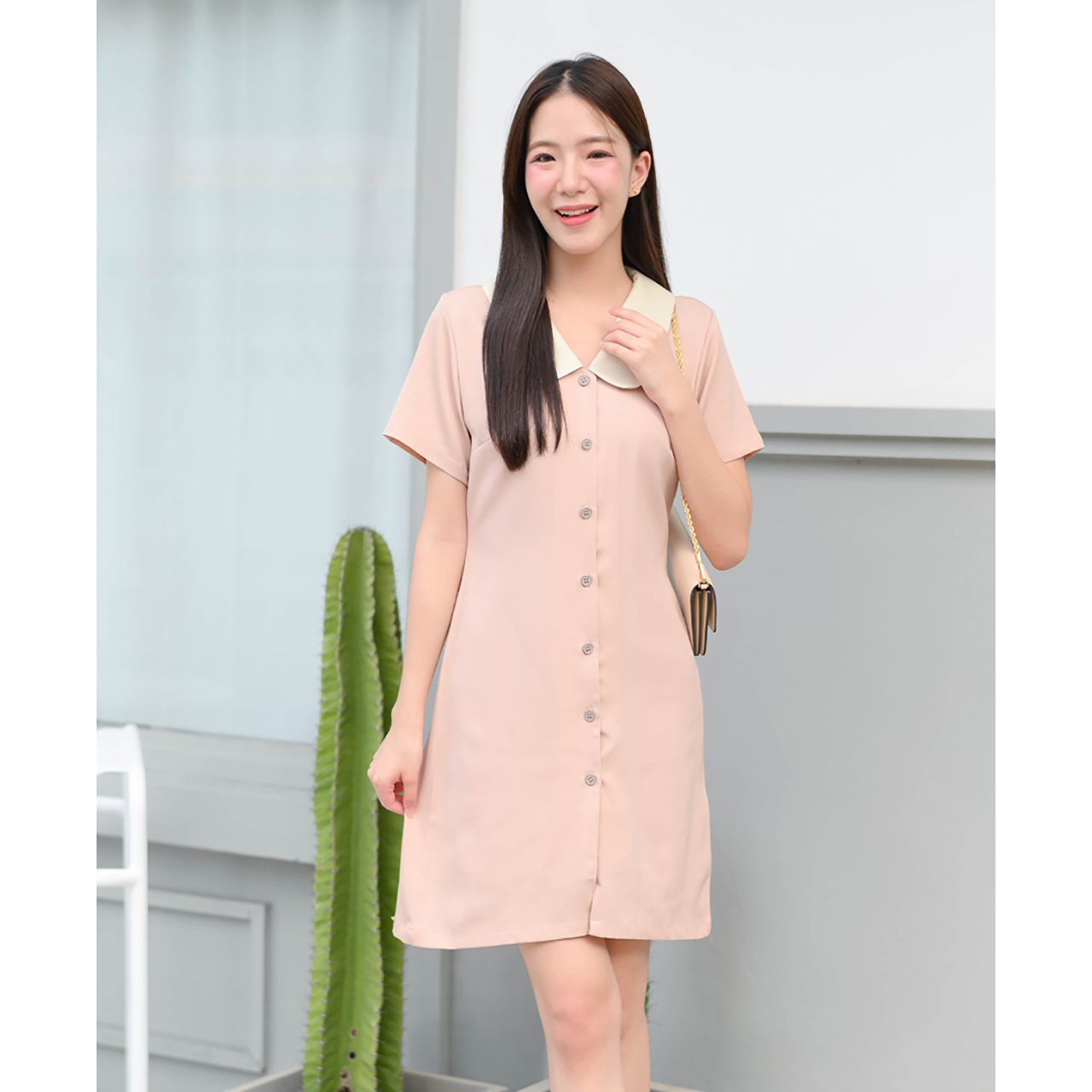 kudapy เดรสสั้นทรงเอ คอปกคอบัวเล่นสีทูโทนตัดกับสีชุด ใส่สวยเข้ารูป ผ้านิ่มใส่สบาย มีซับในทั้งตัว