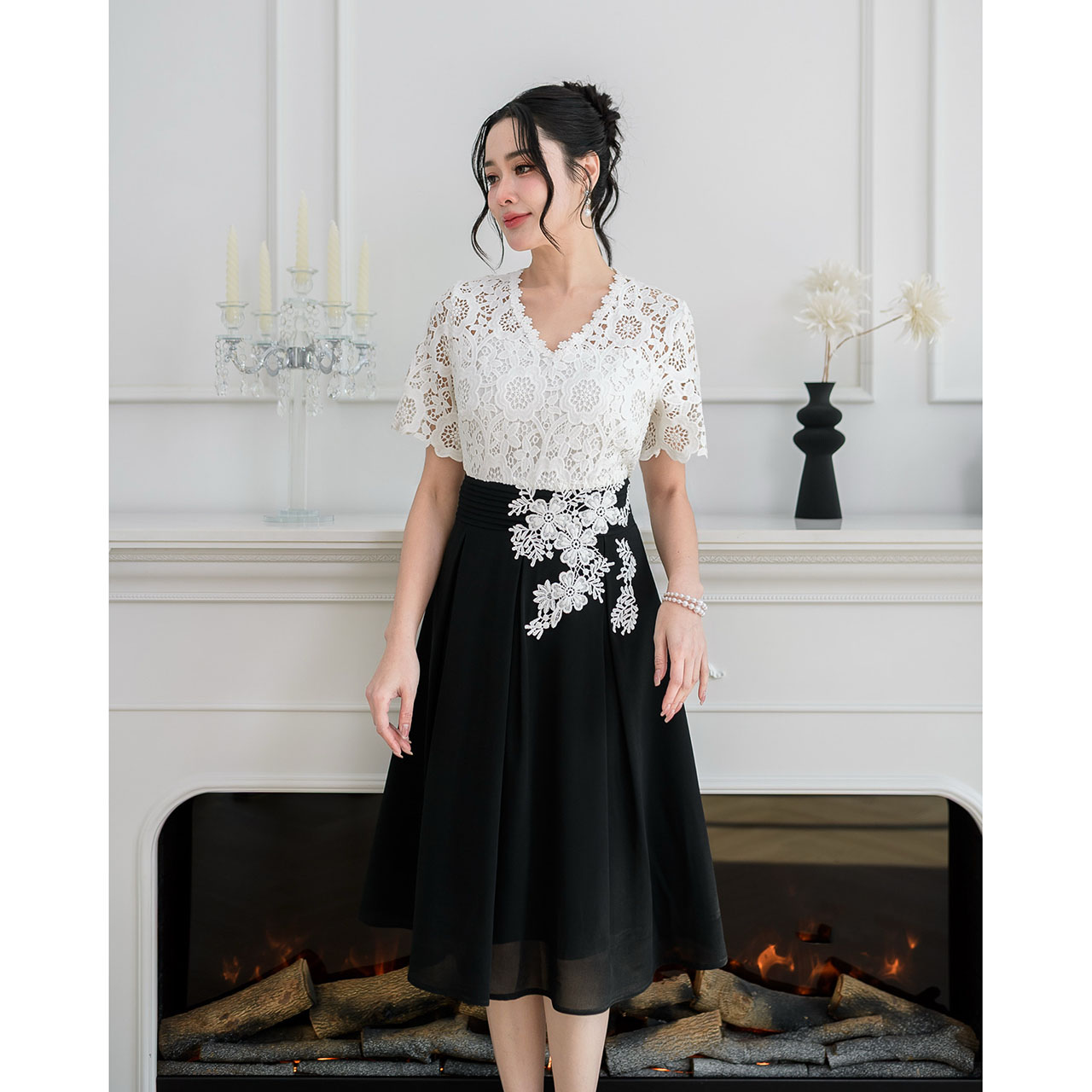 kudapy เดรสลูกไม้ถักเนื้อดีทอลายแน่นๆ เนื้อผ้านิ่มรุ่นนี้ลูกไม้ไม่เงา เอวตกแต่งดอกไม้ลูกไม้สวยงาม ช่วงกระโปรงเป็นผ้าพริ้วชิฟฟ่อน