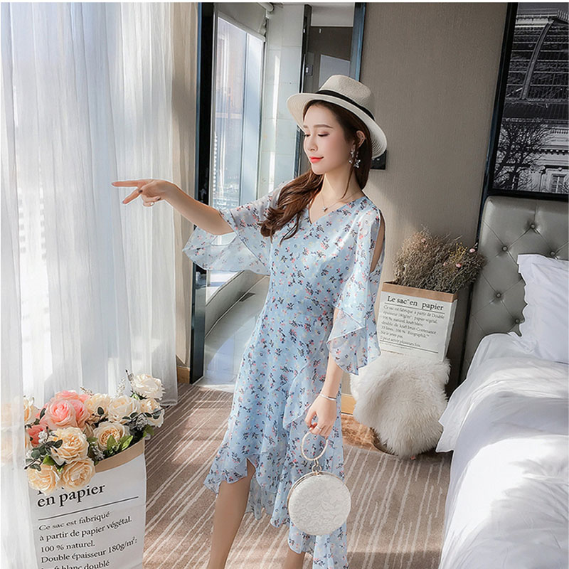 kudapy เดรสสั้นสีฟ้า ผ้าชีฟอง ลายดอกไม้เล็ก แขนกว้าง กระโปรงหน้าสั้นหลังยาว สวยสดใส