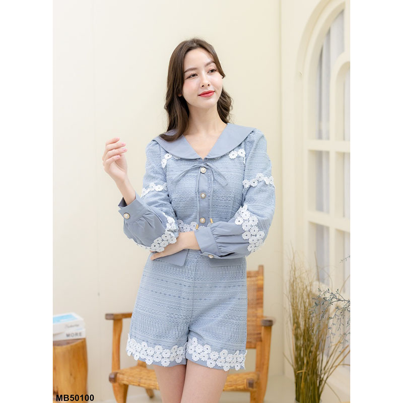 kudapy จั้มสูทขาวขาสั้น ปักลายดอกไม้สุดน่ารัก ทรงคอบัว ติดกระดุม ผูกโบว์ด้านหน้า