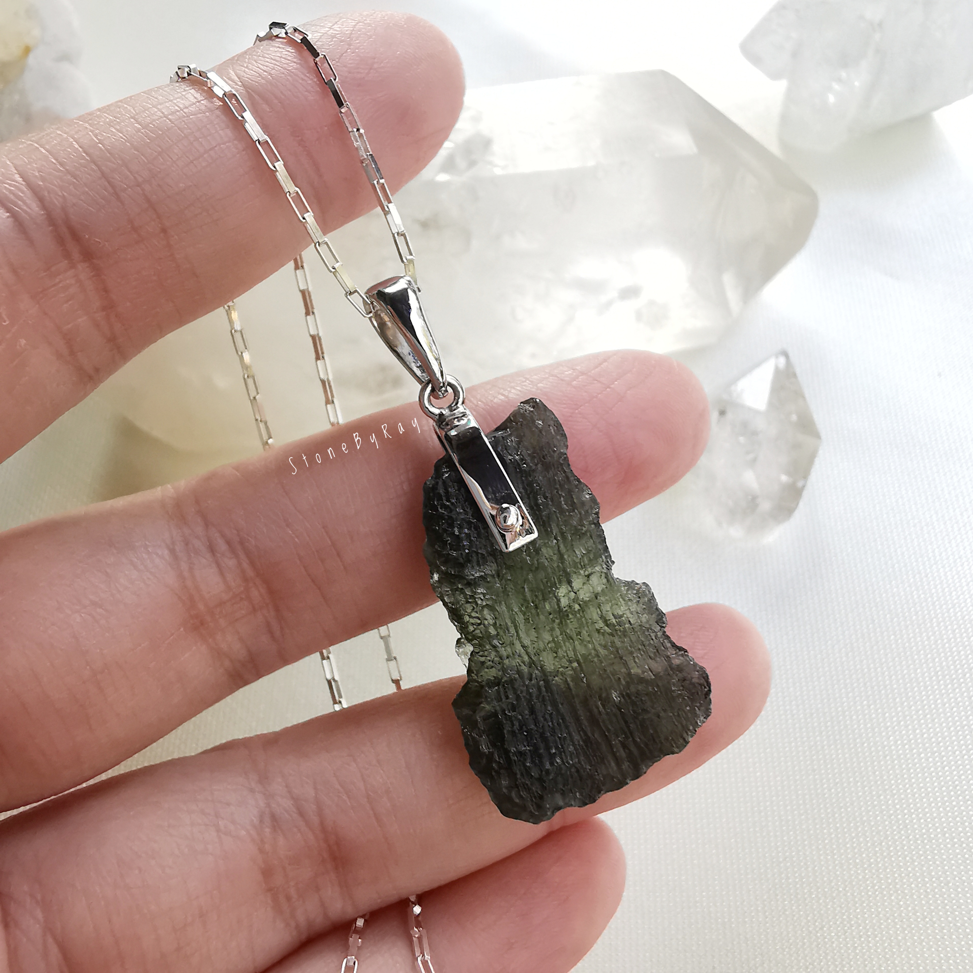 สร้อยคอเงินจี้สะเก็ดดาวโมดาไวท์(Moldavite)