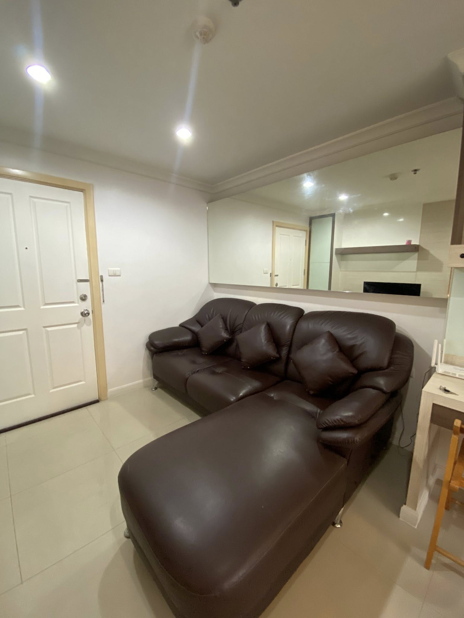 ให้เช่าคอนโด Lumpini Place Rama 9 - Ratchada (ลุมพินี เพลส พระราม 9 - รัชดา) 1ห้องนอน / 1ห้องน้ำ ขนาดห้อง 38 ตรม. ชั้น 10 ตึก B ค่าเช่า 13,500 ต่อเดือน รถไฟฟ้าMRTพระราม9