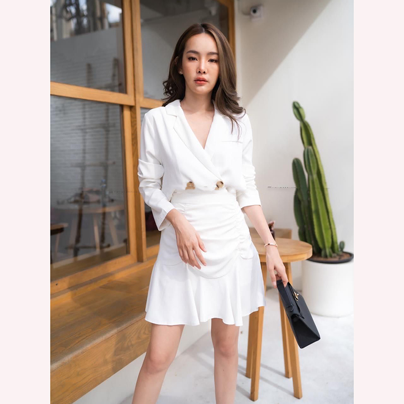 kudapy Set เสื้อสูทสั้น+กระโปรงจีบชั้นชายระบายสีน้ำตาล/สีขาว/สีดำ ดีไซน์เรียบหรู คัตติ้งเนี๊ยบ งานมี2ชิ้น เสื้อทรงสูทสั้น