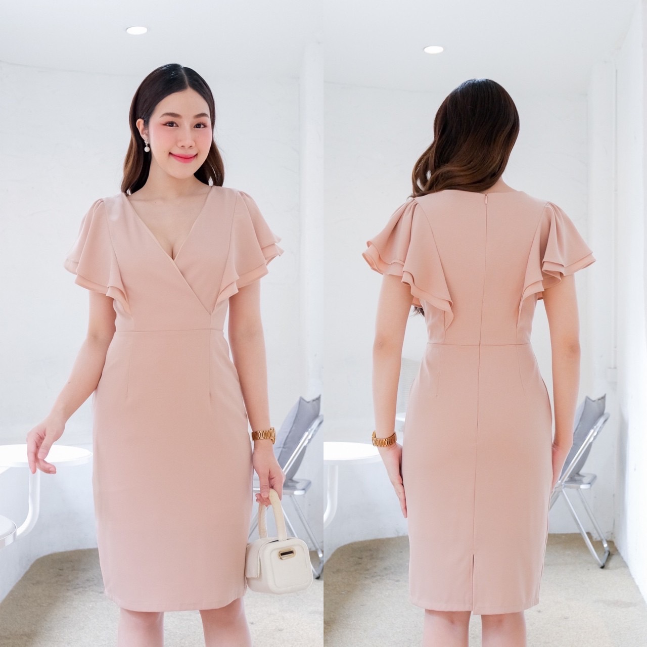 kudapy เดรสสั้นสีเขียวพิตาชิโอ้ ฟ้าอมเทา ส้มอิฐ ชมพู แดง กรม คอวีอกไขว้ จับจีบแขนระบายพริ้วพรางต้นแขน ทรงนี้เรียบหรู