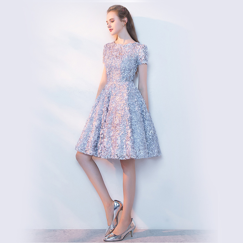 เดรสสั้นสีเทาฟ้า ตัวชุดเป็นผ้าลายดอกไม้สามมิติ (ไม่รวมเข็มขัด)