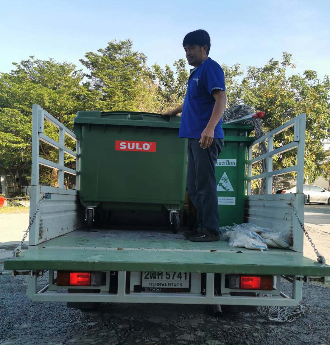 ถังขยะ กทม. ใหญ่ พร้อมล้อเข็น รุ่นฝาเรียบ 660 ลิตร(มีหูยก)