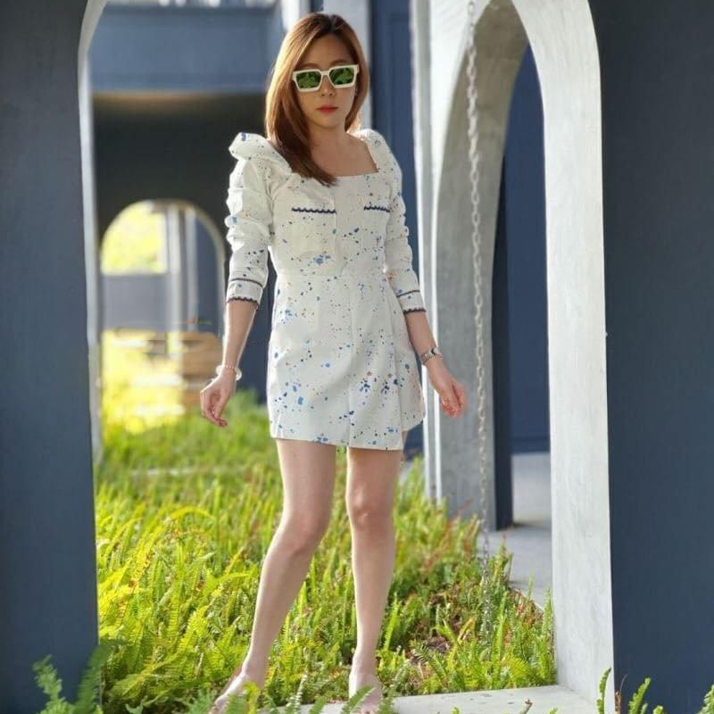 kudapy จั้มสูทขาสั้นกางเกงกะโปรงสีขาว คอเหลี่ยม แขนยาว