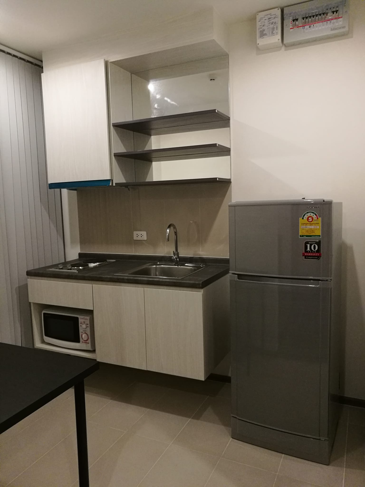 สนใจชมห้องติดต่อได้เลย Line ID: Smile-easy ปล่อยเช่าคอนโด The Base Park West Sukhumvit 77 (เดอะ เบส พาร์ค เวสต์ สุขุมวิท 77) - 1ห้องนอน 1ห้องน้ำ 1ห้องนั่งเล่น 1ห้องครัว - ใกล้ BTS อ่อนนุช - ขนาดห้อง 26 ตรม. ชั้น 36