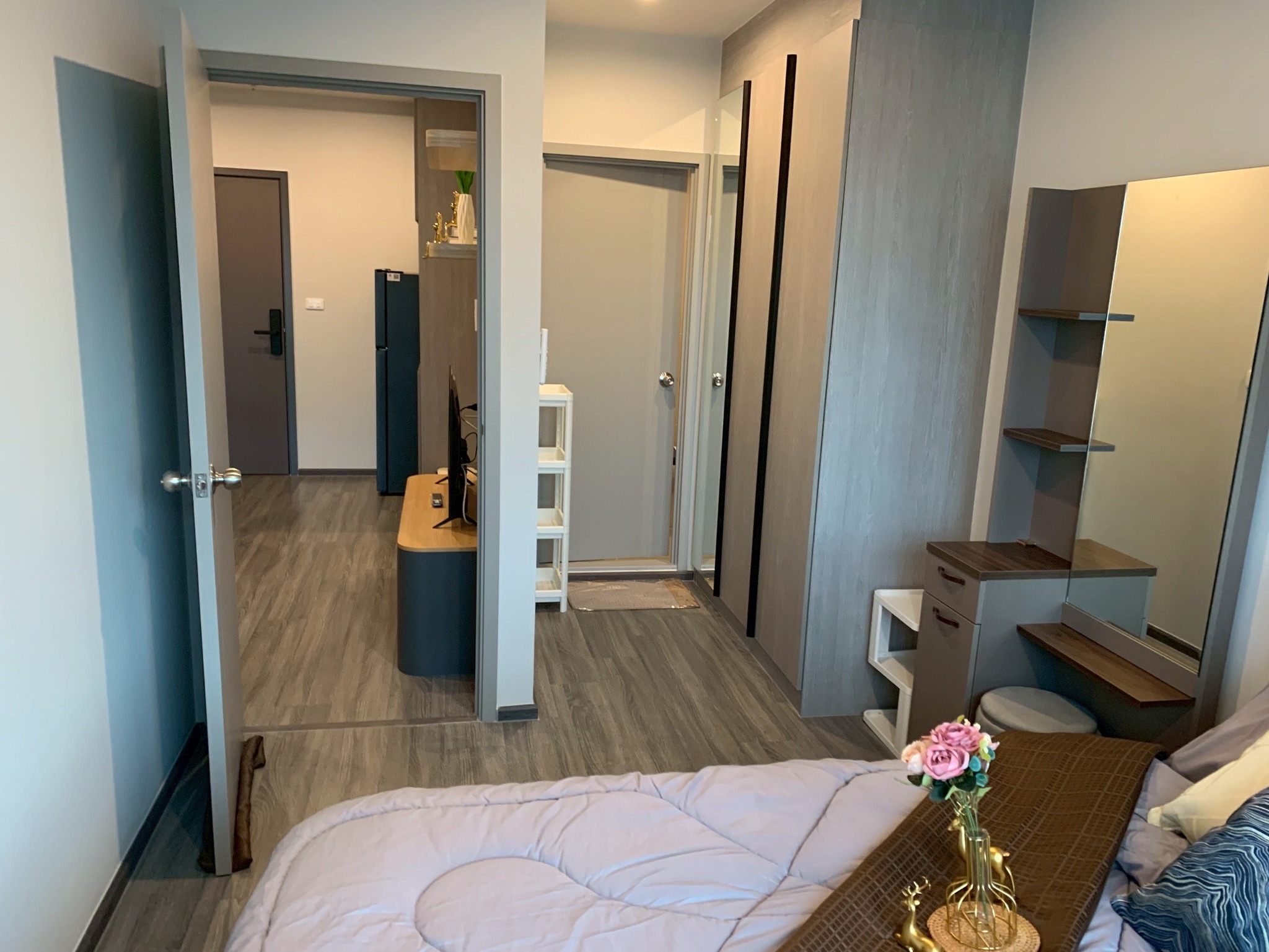 ให้เช่าคอนโด Ideo Ramkhamhaeng - Lam Sali Station (ไอดีโอ รามคำแหง - ลำสาลี สเตชั่น) โซนพื้นที่ รามคำแหง บางกะปิ BTS ลำสาลี ห้องแบบ 1ห้องนอน / 1ห้องน้ำ / 1 ห้องทำงาน ขนาดห้อง 35 ตรม. ชั้น 11