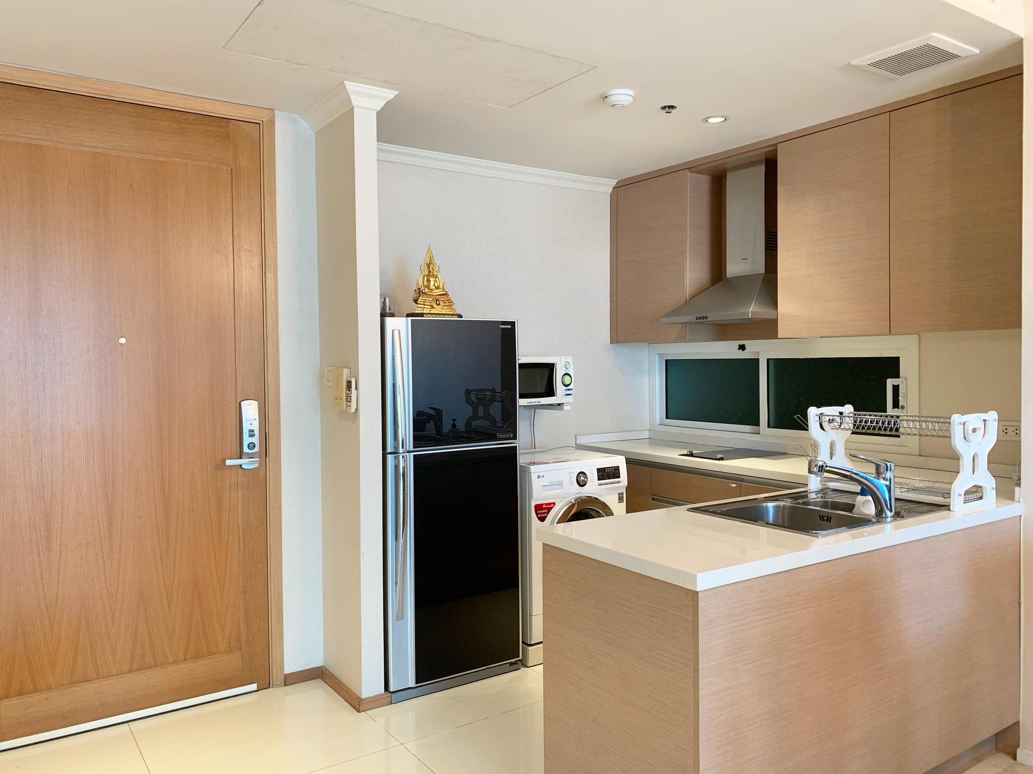 ปล่อยเช่าคอนโด The Empire Place (ดิ เอ็มไพร์ เพลซ) สาทร - ห้องสวยวิวสวยน่าอยู่เฟอร์เครื่องใช้ไฟฟ้าครบครั้น - การเดินทาง: ใกล้ BTS ช่องนนทรี