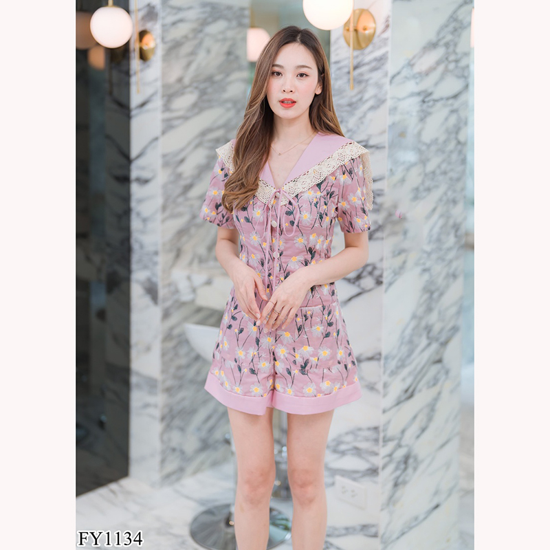 kudapy จั๊มสูทขาสั้นสีชมพู กางเกงลายดอกไม้มีปกผูกเชือกกลางอก