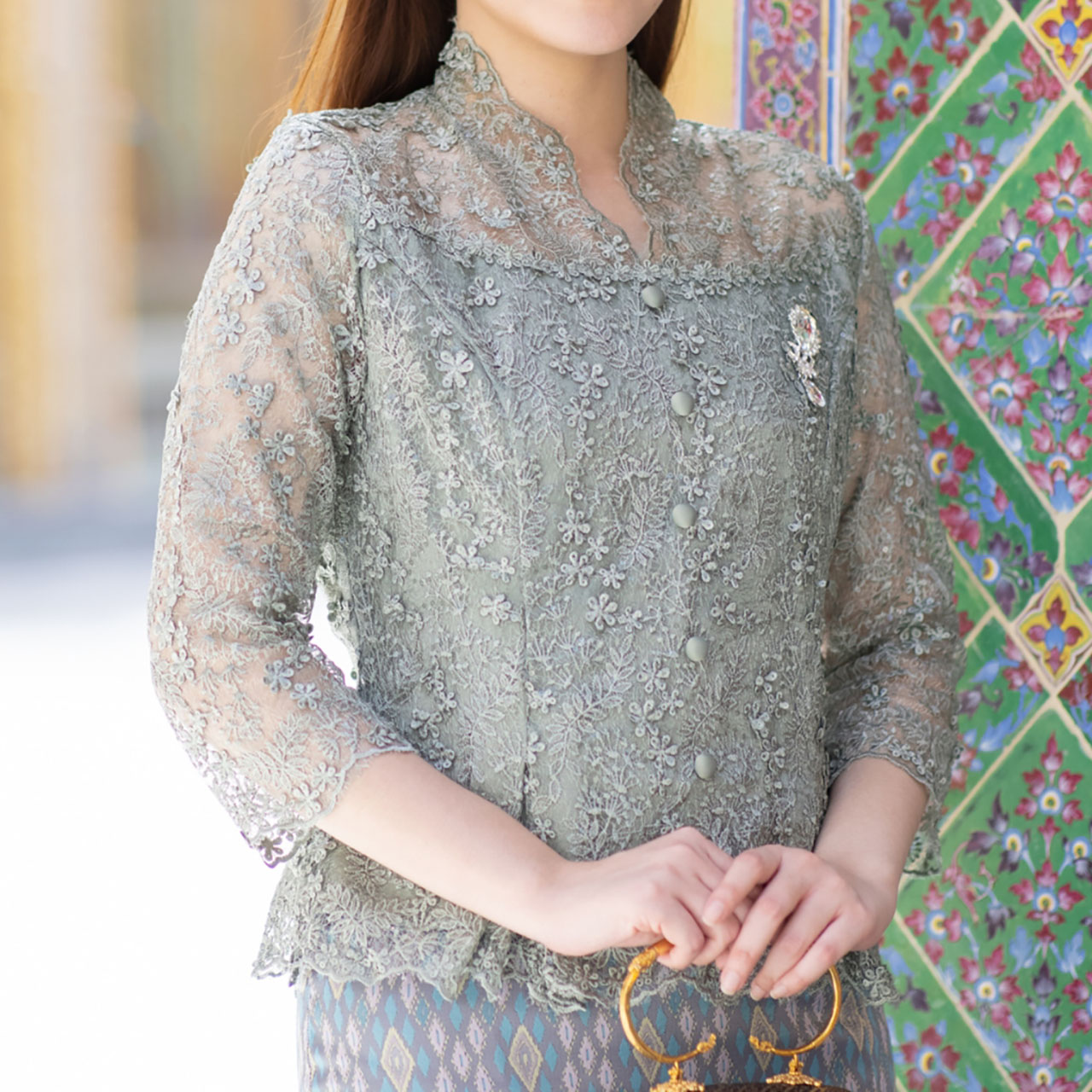 kudapy ชุดเซ็ทเสื้อลูกไม้ เกรดพรีเมี่ยม ชุดออกงาน ไปวัด ทำบุญ - ผ้าถุง ทอเครื่อง มัดหมี่ 3 ตะกอ (เขียวอความารีน)