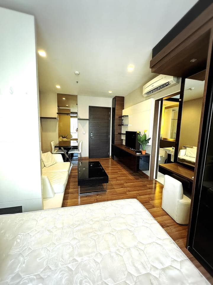 ปล่อยเช่าคอนโด Ivy Ampio (ไอวี่ แอมพิโอ) - เฟอร์เครื่องใช้ไฟฟ้าครบครั้น - ใกล้ MRT ศูนย์วัฒนธรรม/เซ็นทรัลพระราม9