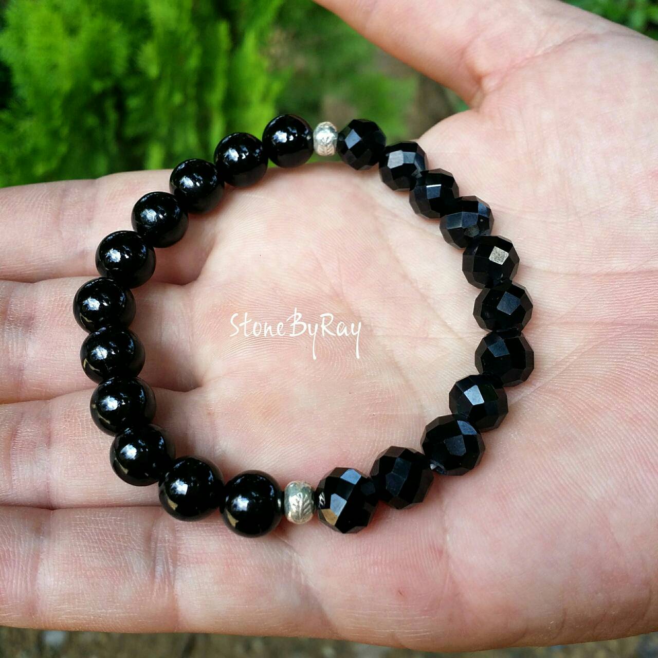 สร้อยข้อมือนิลเจียรเหลี่ยม(Black Spinel)