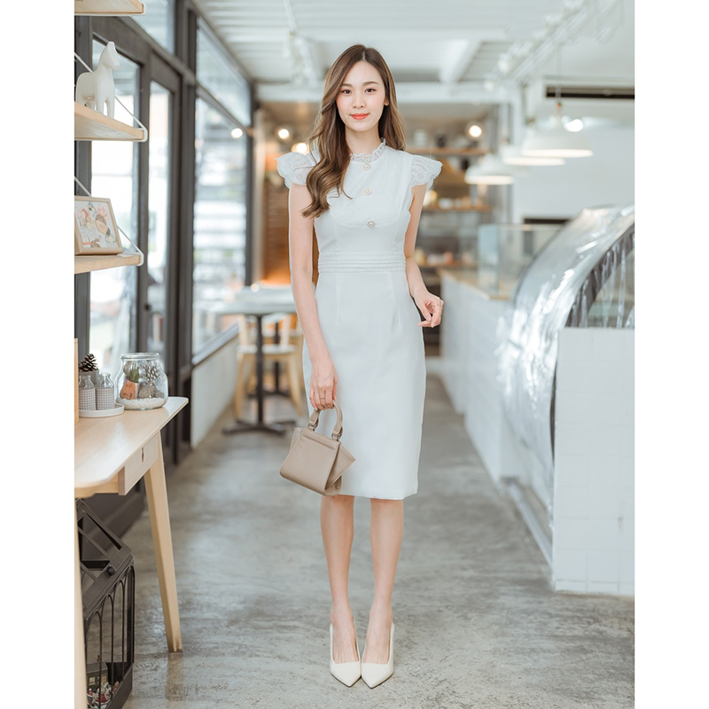 kudapy เดรสสั้นสีขาว/สีชมพู กระโปรงเข้ารูปแขนกุดระบายลูกไม้