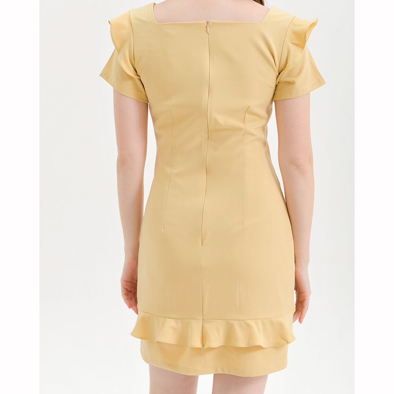 kudapy เดรสสั้นสีส้มอิฐ/สีเขียว/สีเหลือง/สีชมพู คอเหลี่ยม ดีไซน์น่ารัก มีระบายที่รอบแขนและช่วงชายเดรสเพิ่มความหวาน ใส่ง่ายได้หลายโอกาส