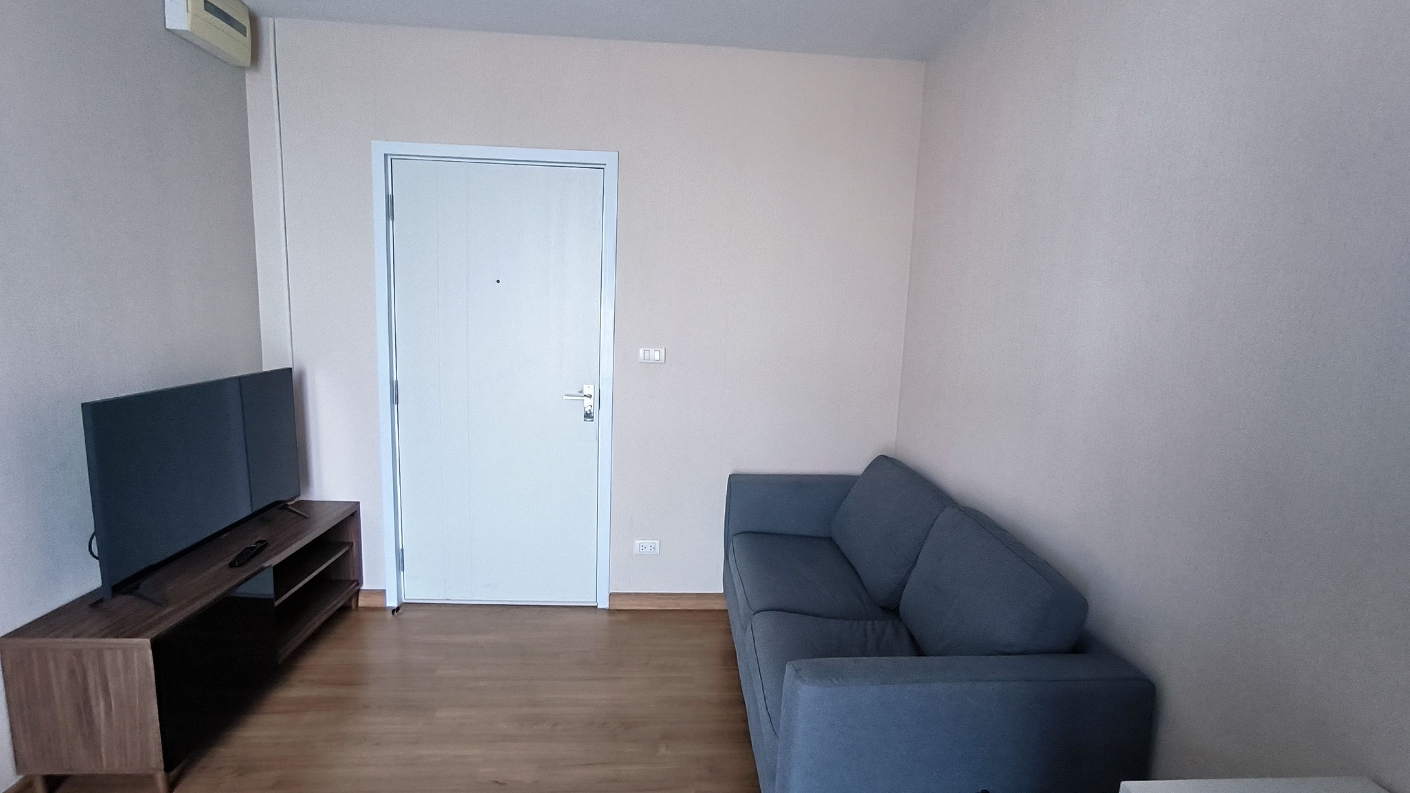 ให้เช่าห้องแบบ Studio 1ห้องน้ำ 1ครัวแยก โซนพื้นที่ MRT เตาปูน บางโพ คอนโด เดอะ ทรี อินเตอร์เชนจ์ (The Tree Interchange) ขนาดห้อง 23 ตรม. ชั้น 11 ตึก A