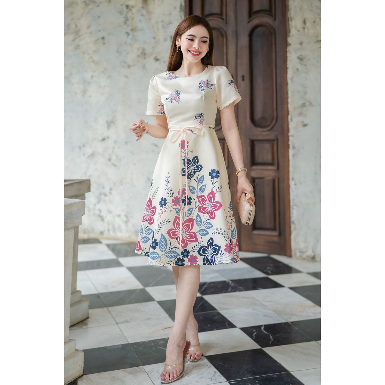 kudapy เดรสสั้นสีเขียว/สีขาว/สีครีม ผ้าSatin silk แขนสั้น เนื้อบางไม่หนา งานปริ้นลายดอก