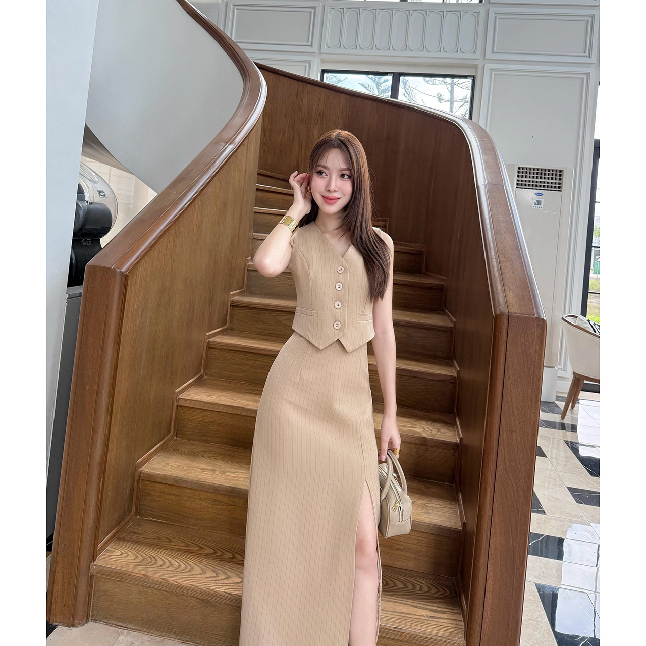 kudapy ชุดเซ็ทสีชมพูกะปิ/สีชมพูนู้ด/สีครีม ลายริ้วเสื้อแขนกุด+กระโปรงยาวผ่าหน้า สวยเกร๋มาก