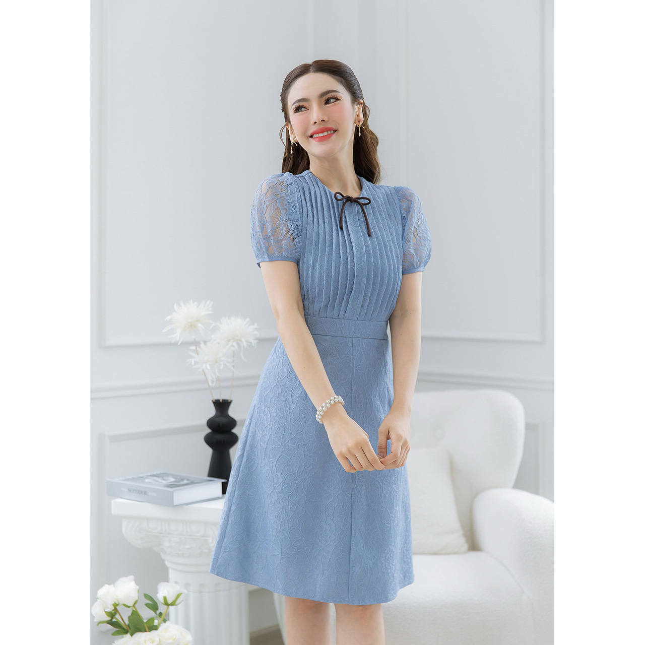 kudapy เดรสลูกไม้อกตีเกล็ดตั้ง สวยมีเลเยอร์ ลูกไม้อัดกาวอยู่ทรงสวย มีดีเทลแต่งโบวเล็กๆน่ารัก