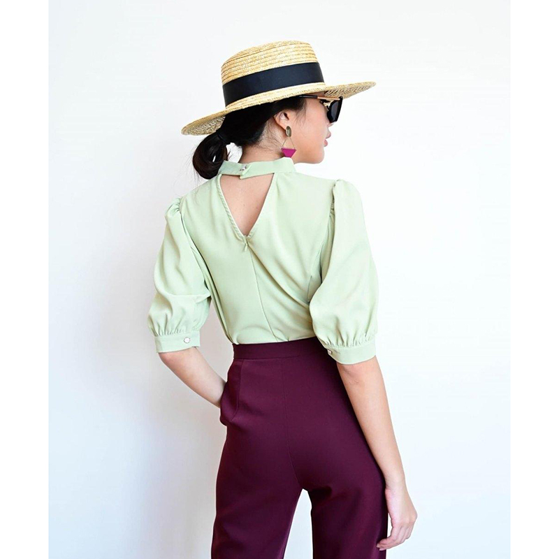 kudapy เสื้อผ้าพื้นเนื้อทรายสีแดง/สีเขียว/สีชมพูกะปิ คุณภาพขึ้นห้าง ออกแบบน่ารักด้วยงานกระดุมหลัง เพิ่มความน่ารักด้วยแขนตุ๊กตา