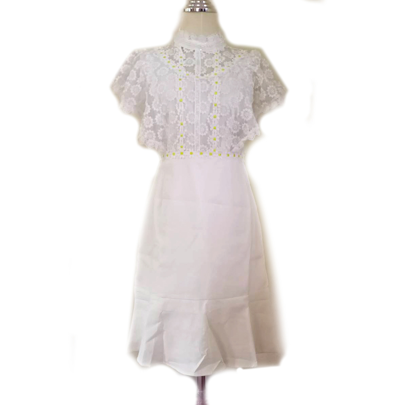 kudapy เดรสสั้นสีขาว ลูกไม้คอมุก เอวสูงใส่สวย ทรงเดรสสั้นใส่แล้วดูดีมากๆ แต่งดีเทลรอบไหล่ตามแบบ งานแต่งชายเดรสทรงหางปลา