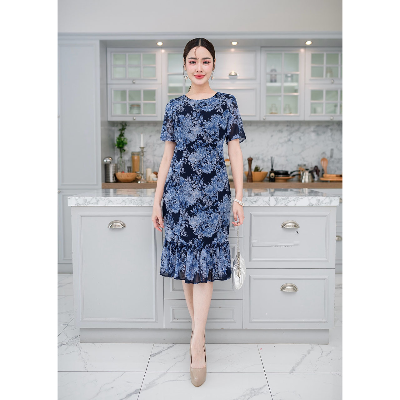 kudapy เดรสสั้นสีขาว/สีกรม ผ้าชีฟองผ้าใส่สบายพิมพ์ลายดอกไม้ ทรงแขนสัั้นชายกระโปรงระบาย