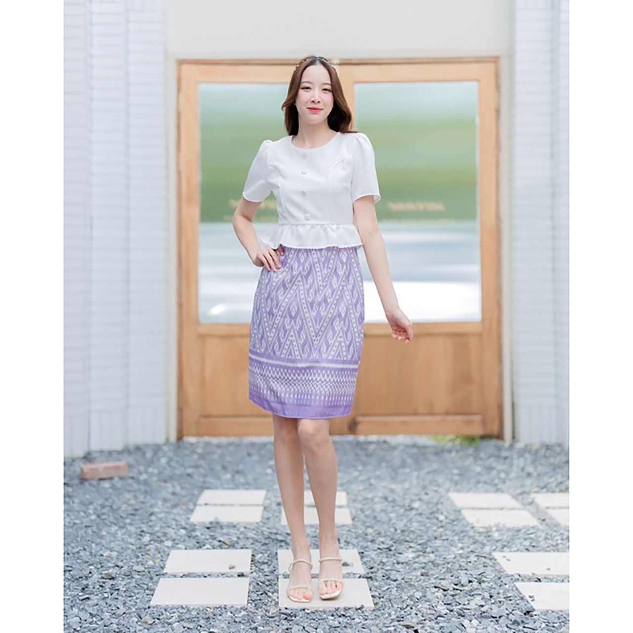 kudapy เดรสสั้นสีม่วง/สีชมพุ/สีกรม กระโปรงลายไทยชายเสื้อระบายแต่งกระดุม