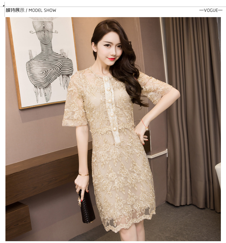 kudapy เดรสสั้นผ้าลูกไม้สีเหลือบทอง คอกลมแขนระบาย ลายดอกไม้ แขนสั้น ผ่าหน้าอกเสื้อ S