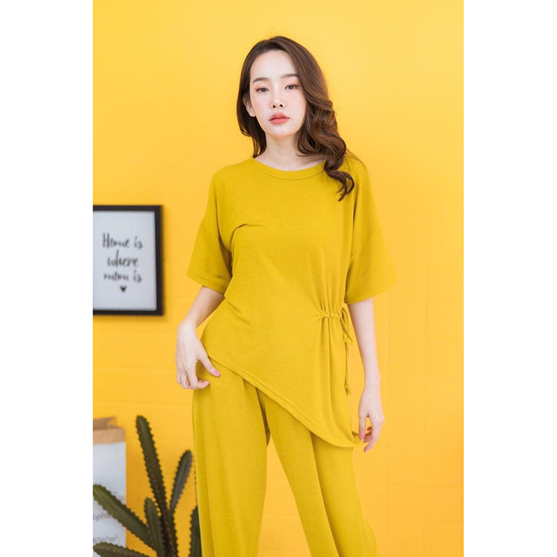 kudapy ชุดเซทเสื้อแต่งปลายเฉียงรูดข้างสีแดง กางเกงขาปล่อยกระบอกบานทรงสวย