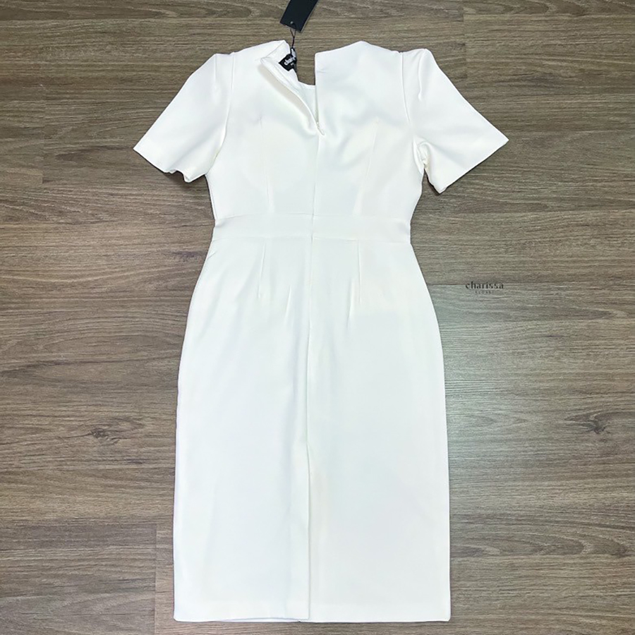 kudapy เดรสสั้นสีขาวแต่งกระดุมเงิน ทรงสอบยาว ทรงสวยมากก ตัวเดรสมีฟองน้ำในตัว เย็บขอบที่เอวให้เป็นทรงเข้ารูปสวย