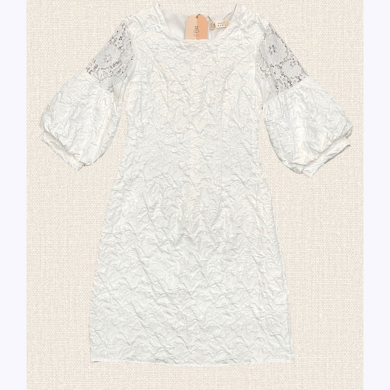 kudapy เดรสสั้นสีขาว/สีชมพู/สีดำ ผ้าทอนูนแขนลูกไม้