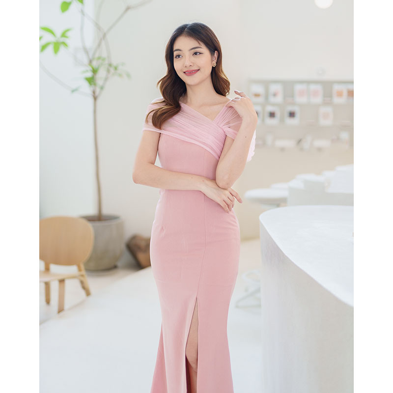 kudapy เดรสยาวสีน้ำตามอิฐ/ส้มอิฐ/สสีแดง/สีชมพู/สีกรม สไตล์เรียบหรูดูแพง ไหล่แต่งผ้าซีทรู กระโปรงยาวผ่าหน้า เหมาะสำหรับใส่เป็นชุดราตรี ชุดไปงานแต่งงาน ชุดเพื่อนเจ้าสาว