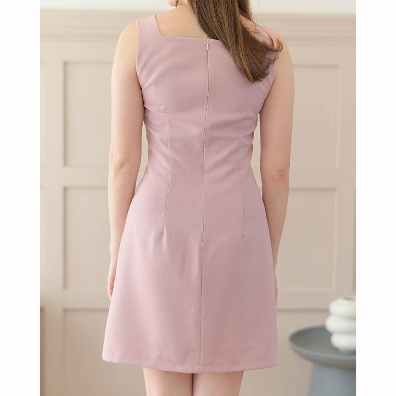 kudapy เดรสสั้นสีดำ/สีมัทฉะ/สีชมพู/สีเทาเข้ม แขนกุดคอเหลี่ยม ทรงเป๊ะ จับเกล็ดใส่สวยเข้ารูป เนื้อผ้าใส่สบาย งานมีซับใน