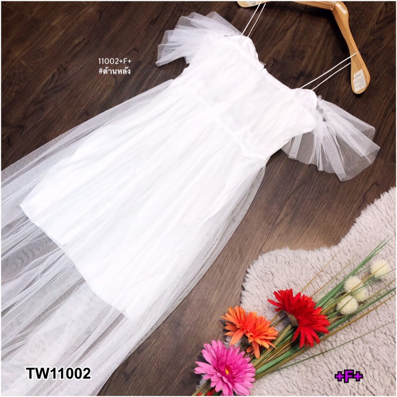 kudapy เดรสสายเดี่ยวสีขาว เว้าไหล่ผ้าตาข่ายระบาย สานอก มีซับใน งานเดรสพริ้วๆใส่สบาย มีซิปหลัง