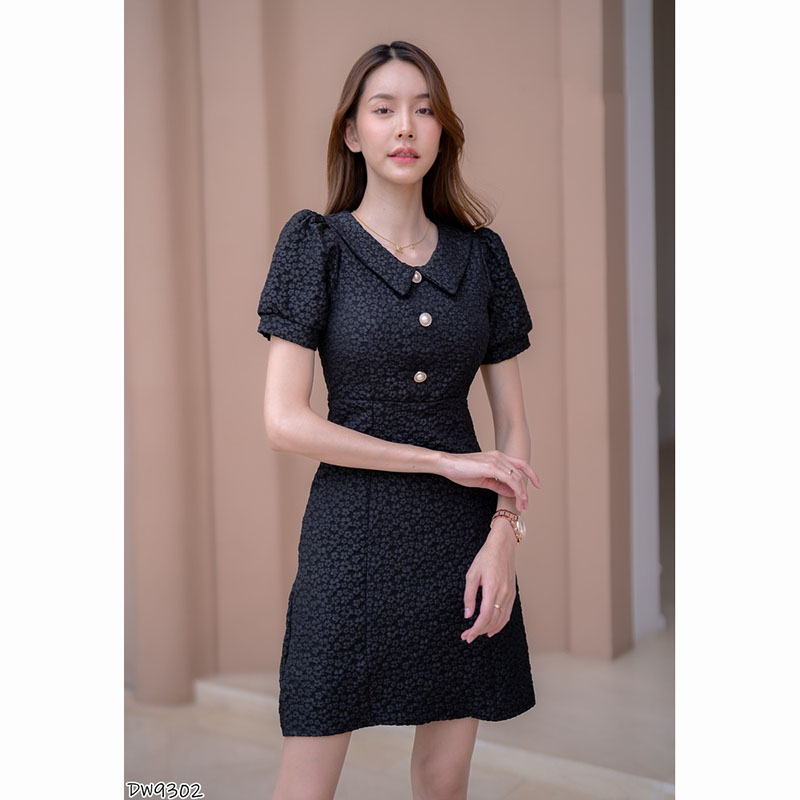 kudapy เดรสสั้นสีดำ ผ้าทอนูนคอปกแต่งกระดูมหน้า ใส่ออกงานสวยดูดี