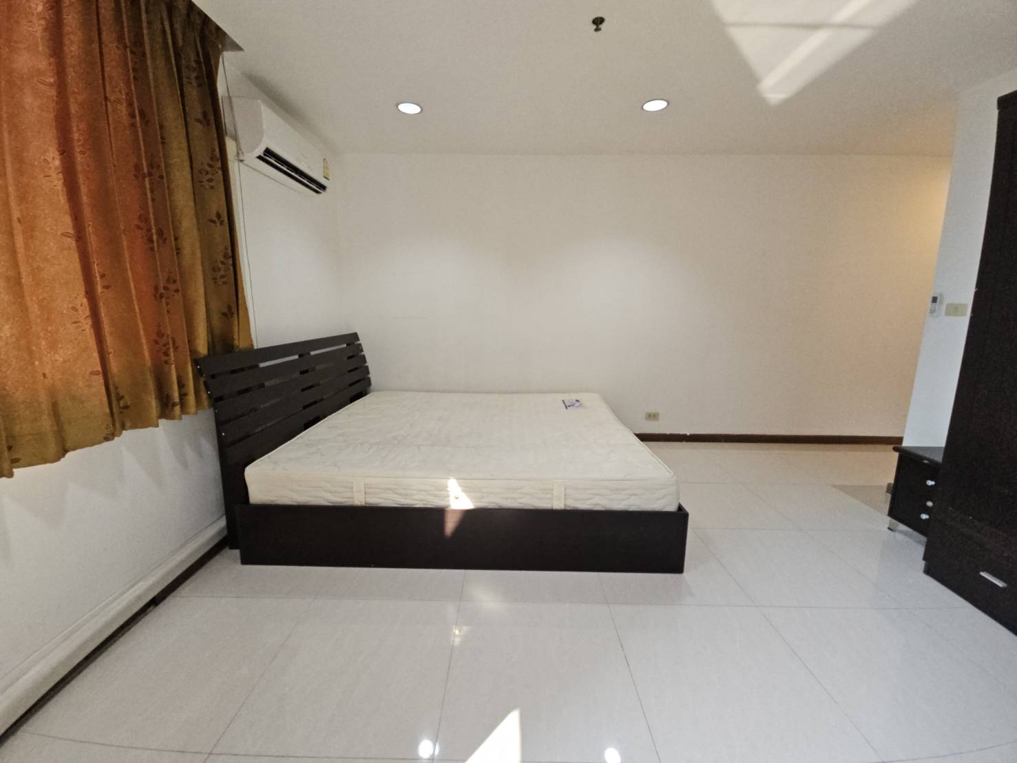 ปล่อยเช่าคอนโด Regent Royal Place 1 (รีเจ้นท์ รอยัล เพลส 1) ซอย มหาดเล็กหลวง 1 - 2ห้องนอน 2ห้องน้ำ 1ห้องนั่งเล่น - ใกล้ BTS ราชดำรึ / เซ็นทรัลเวิลด์ สยาม / จุฬา - ขนาดห้อง 84 ตรม. ชั้น 15