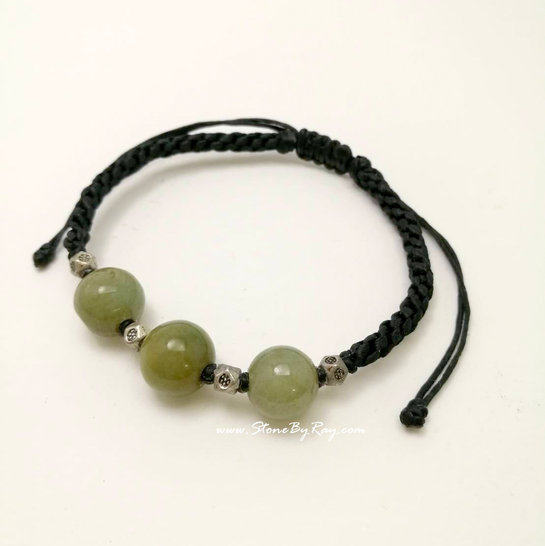 สร้อยข้อมือเชือกถักหินหยกเขียว (Green Jade)