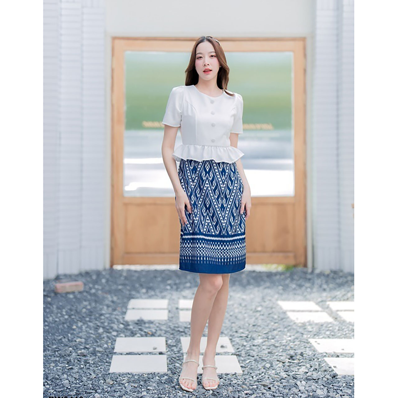 kudapy เดรสสั้นสีม่วง/สีชมพุ/สีกรม กระโปรงลายไทยชายเสื้อระบายแต่งกระดุม