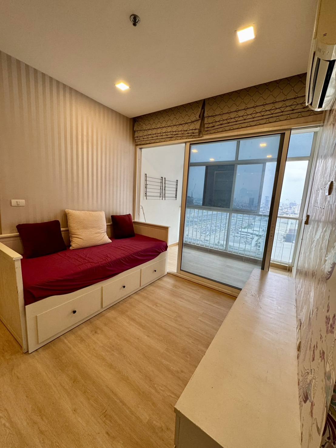 ให้เช่าห้องแบบ 2ห้องนอน 2ห้องน้ำ โซนพื้นที่ BTS บางนา คอนโด The Coast Condominium (เดอะ โคสต์ คอนโดมิเนียม) High Rise ขนาดห้อง 58 ตรม. ชั้น 28 ตึก A
