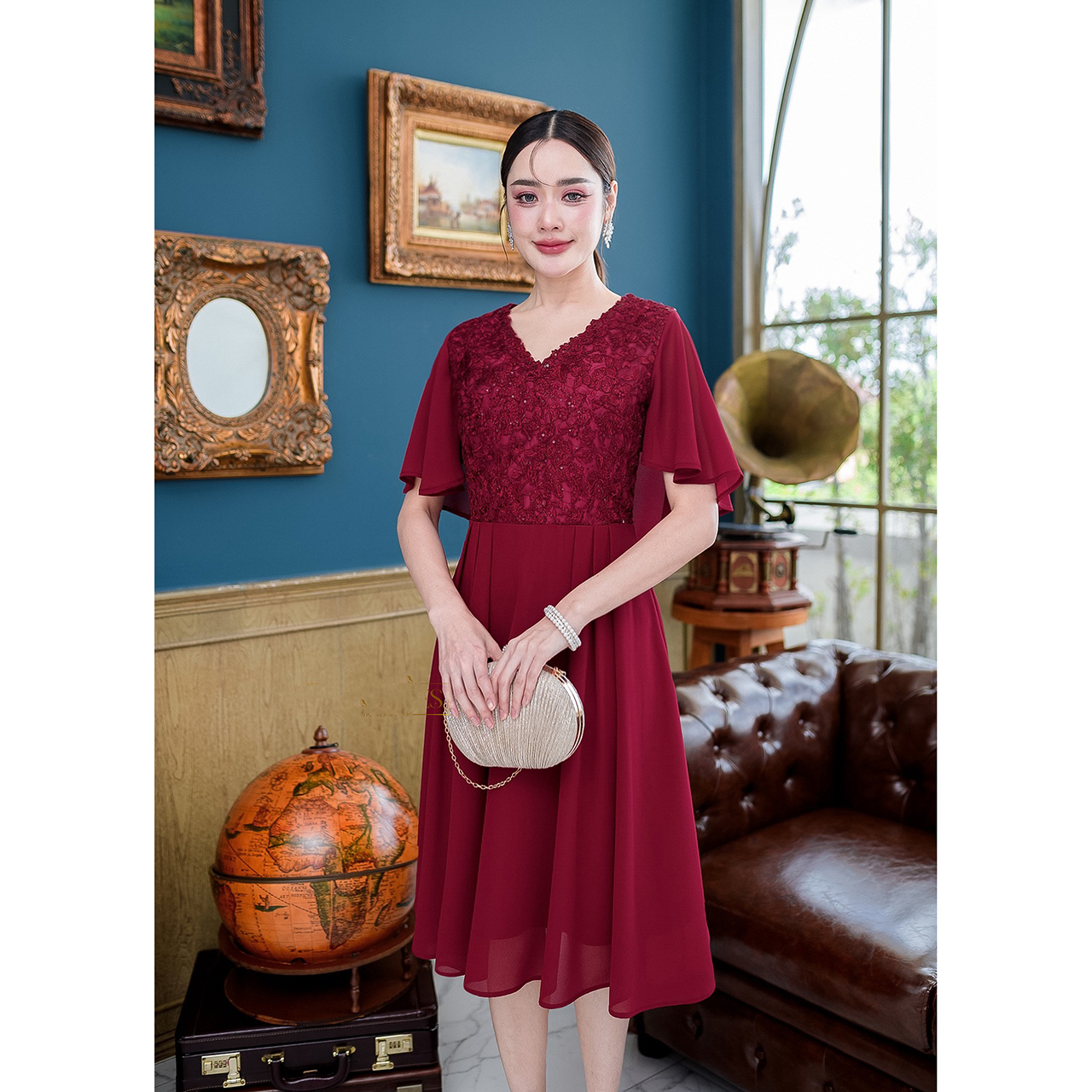 kudapy เดรสสั้นสีแดง/สีชมพู ผ้าลูกไม้เลื่อมปีกค้างคาว กระโปรงผ้าชีฟองพริ้วสวยจับจีบทวิสรอบเอว