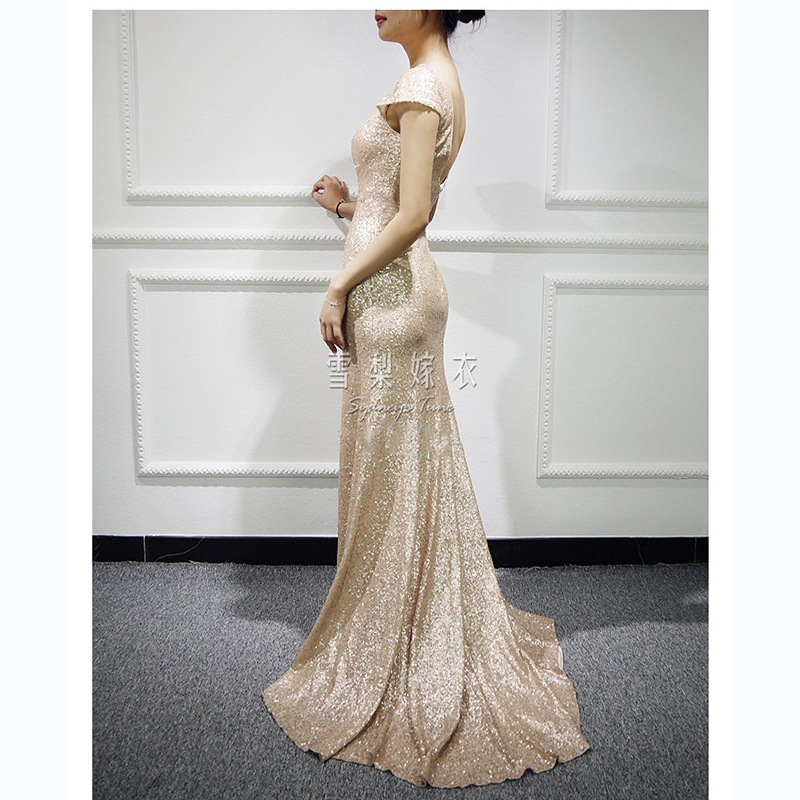 kudapyเดรสยาวสีเทา/สีแดง แบบแขนสั้น ผ้าหลัง เนื้อผ้าแต่งเลื่อมทั้งตัว ทรงหางปลา