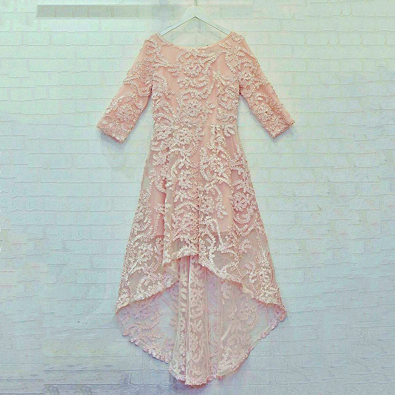 kudapy เดรสหน้าสั้นหลังยาวใส่ออกงานสีชมพู/สีครีมน้ำตาลทอง เดรสผ้าลุกไม้ปักเลี่อมแต่งดีเทลลวดลายตามแบบ