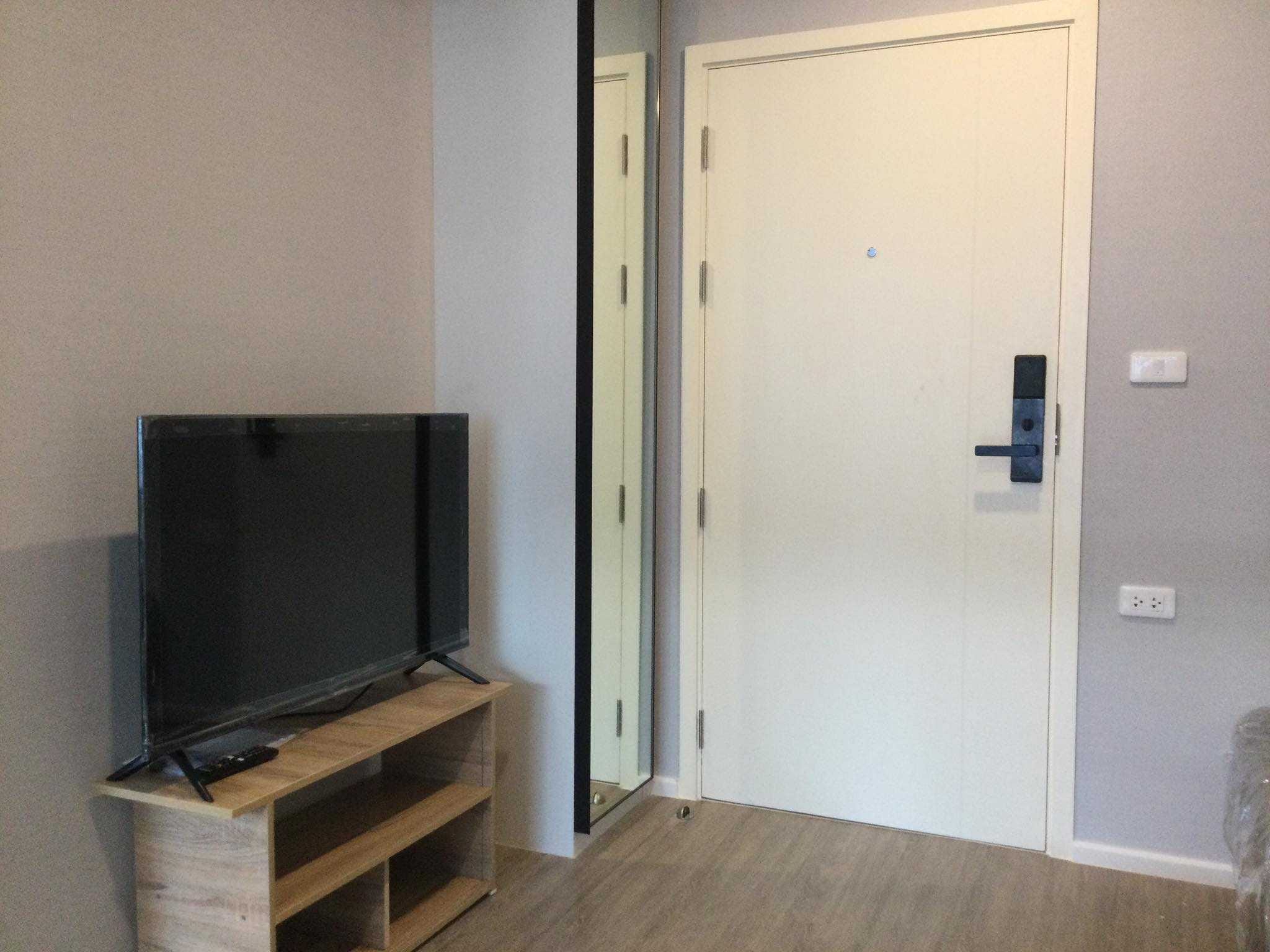 ให้เช่าห้องใหม่แบบ 2ห้องนอน 1ห้องน้ำ โซนพื้นที่ BTS รัชโยธิน คอนโด Blue Phahonyothin 35 (บลู พหลโยธิน 35) ขนาดห้อง 35 ตรม. ชั้น 6 ตึก B วิวสระ